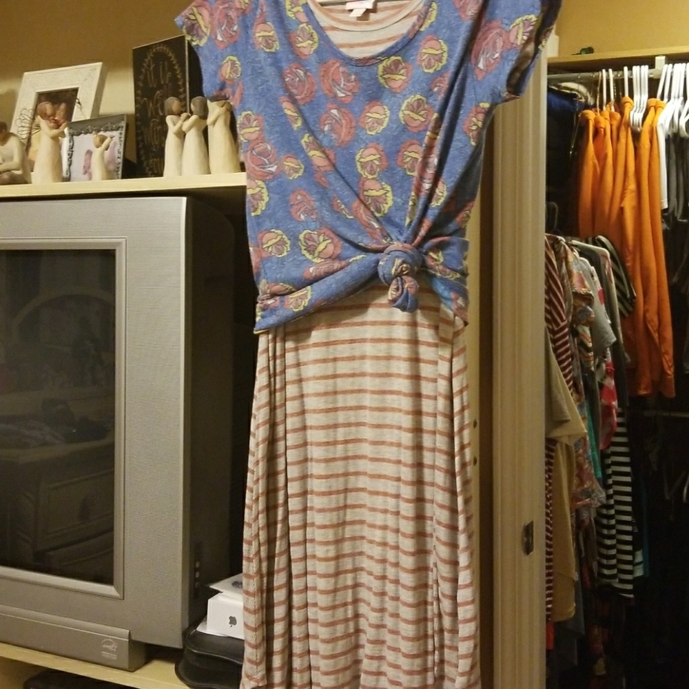 Lularoe XXS Carly and S classic floral T
